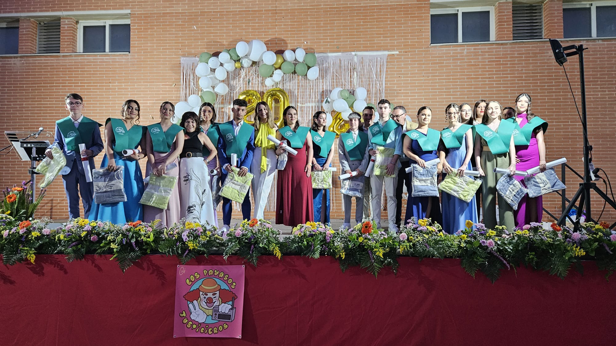 Foto de familia con graduadas/os de 4 º ESO D