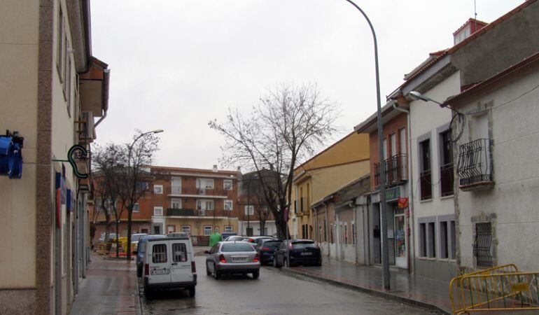 Calle de Paracuellos de Jarama con alumbrado público