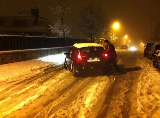 Miles de conductores quedaron atrapados en la A6 durante la madrugada del sábado