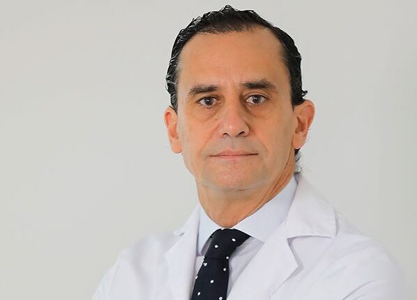 Doctor salvador Morales, , Jefe de Servicio de Cirugía General y Aparato Digestivo del Hospital Quirónsalud Sagrado Corazón