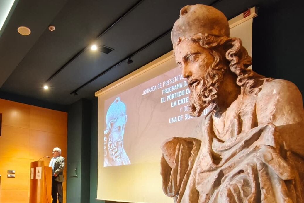 La primera de las réplicas, la de la escultura de San Simeón, fue presentada este viernes en León