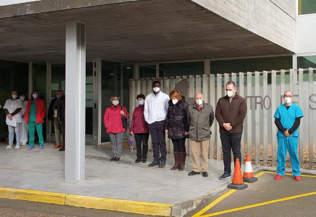 Minuto de Silencio en el Centro de Salud de Mombuey