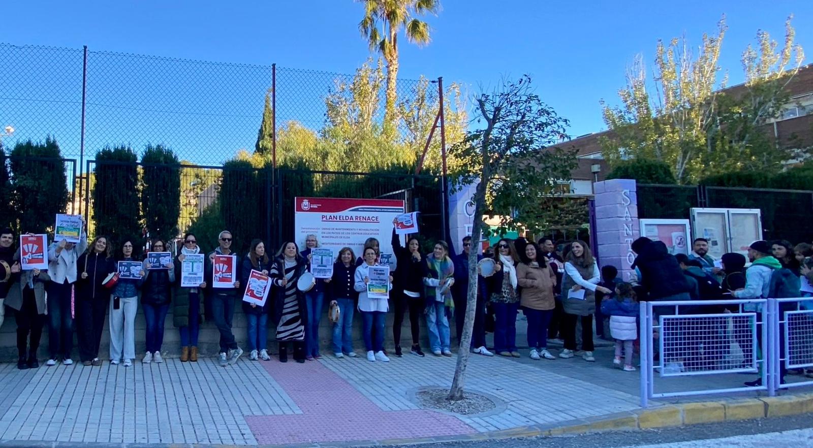 Las movilizaciones también han llegado a centros de Educación Primaria como el colegio Santo Negro de Elda