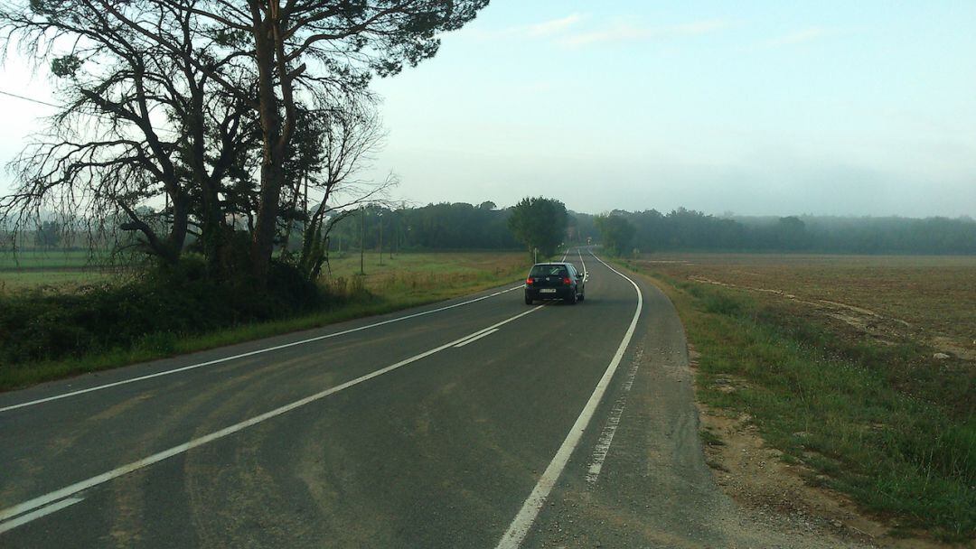 Un tram de carretera de la Diputació, entre Cassà i Caldes