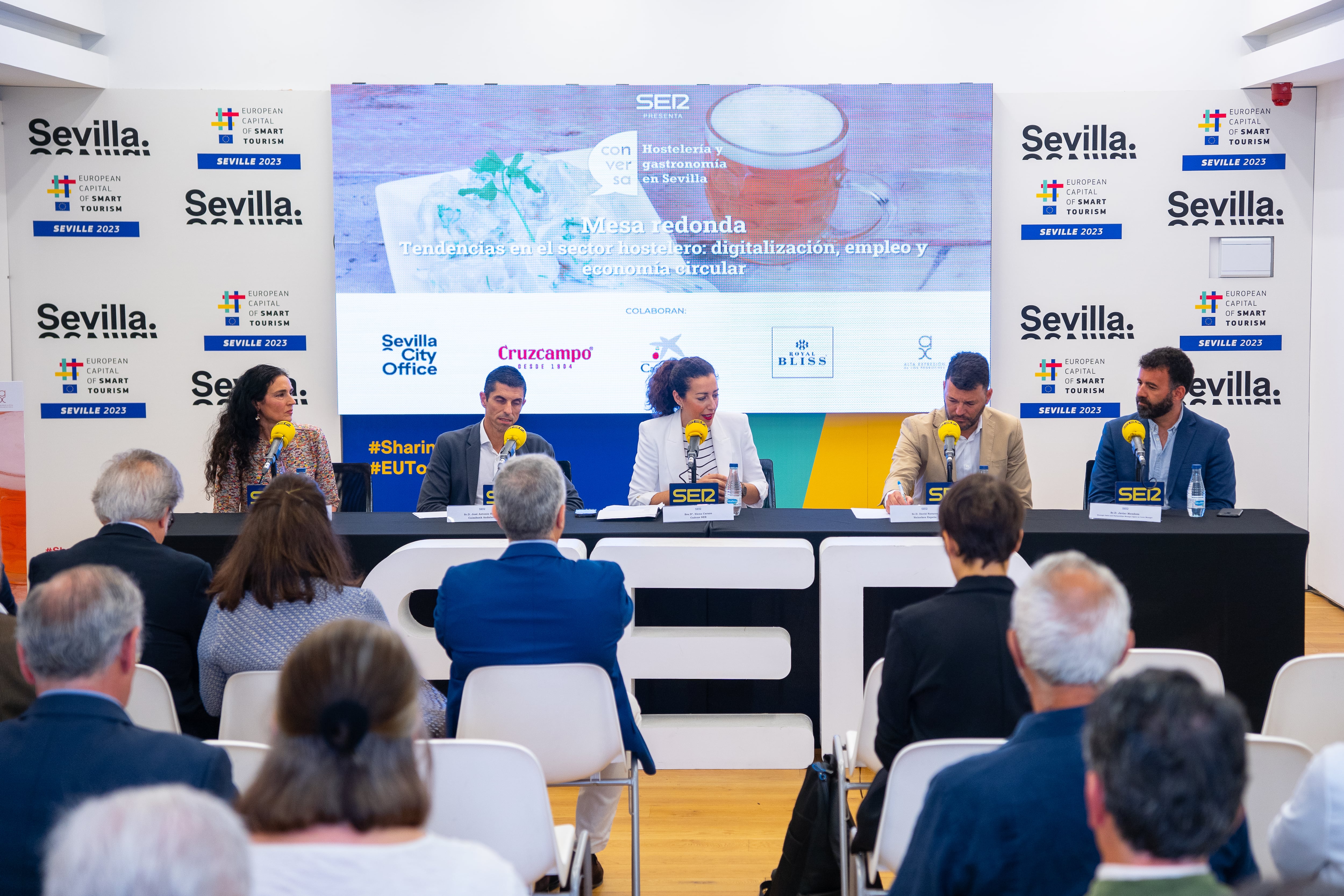 Mesa redonda sobra digitalización, economía circular y empleo