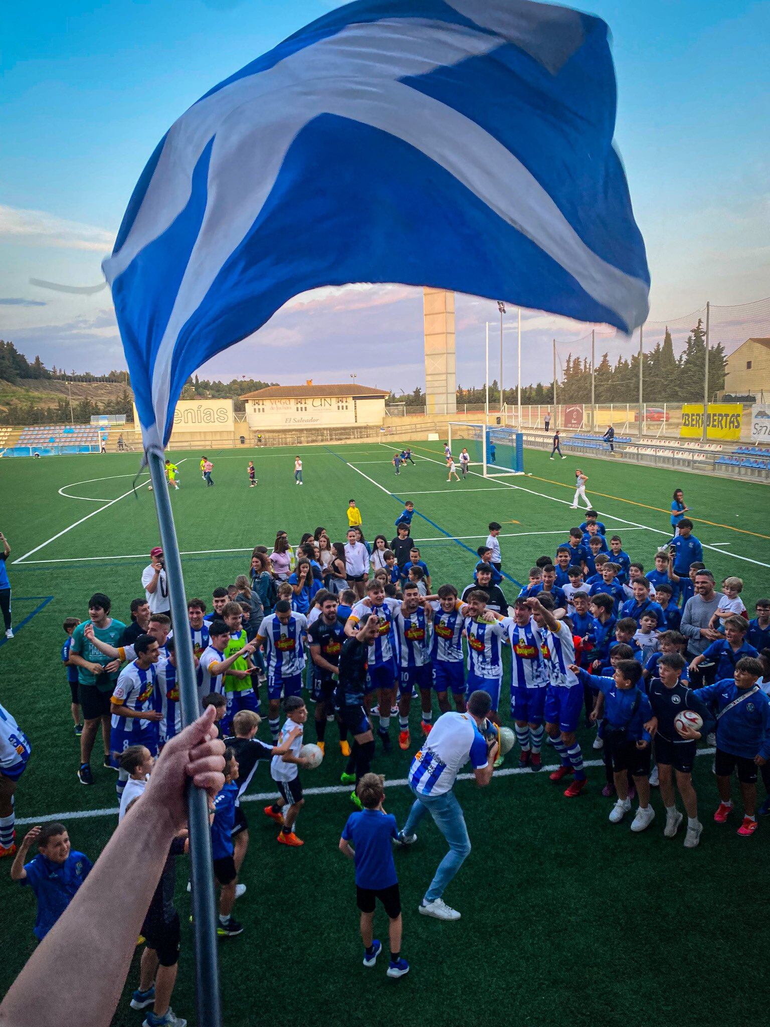 El Ejea celebrando el pase a la ronda final