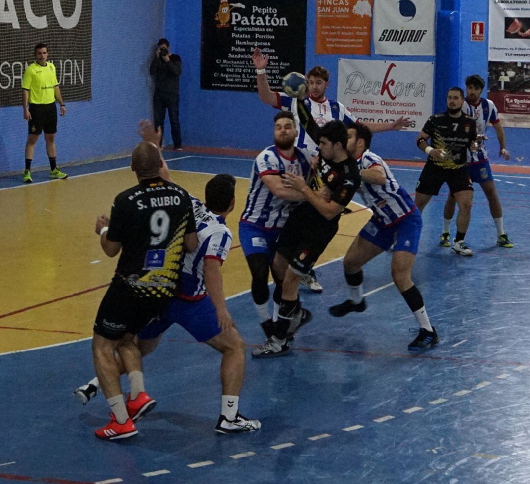 El Bm. Elda - C. E. E. ha dado un paso de gigante para jugar por el ascenso