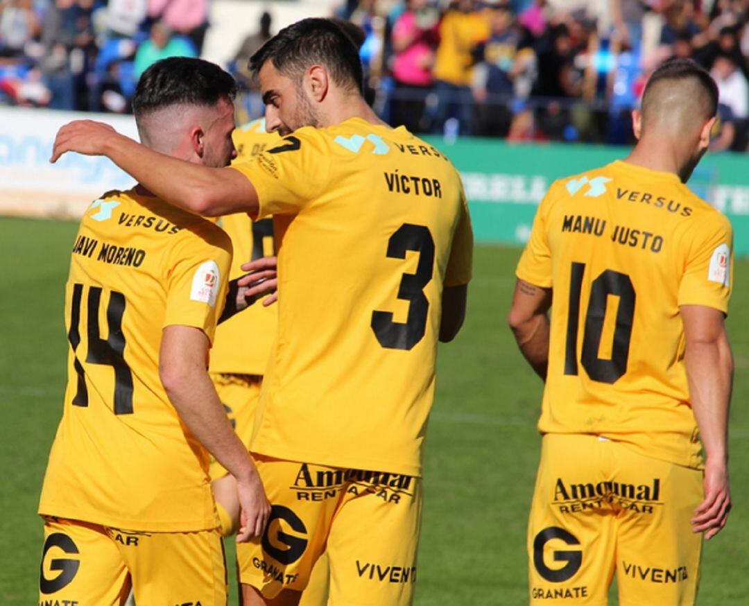 Javi Moreno y Viti, los goleadores del conjunto universitario ante el Mirandés, celebrando uno de los tantos