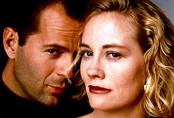 Bruce Willis y Cybill Sheperd en un cartel de la serie en 1985