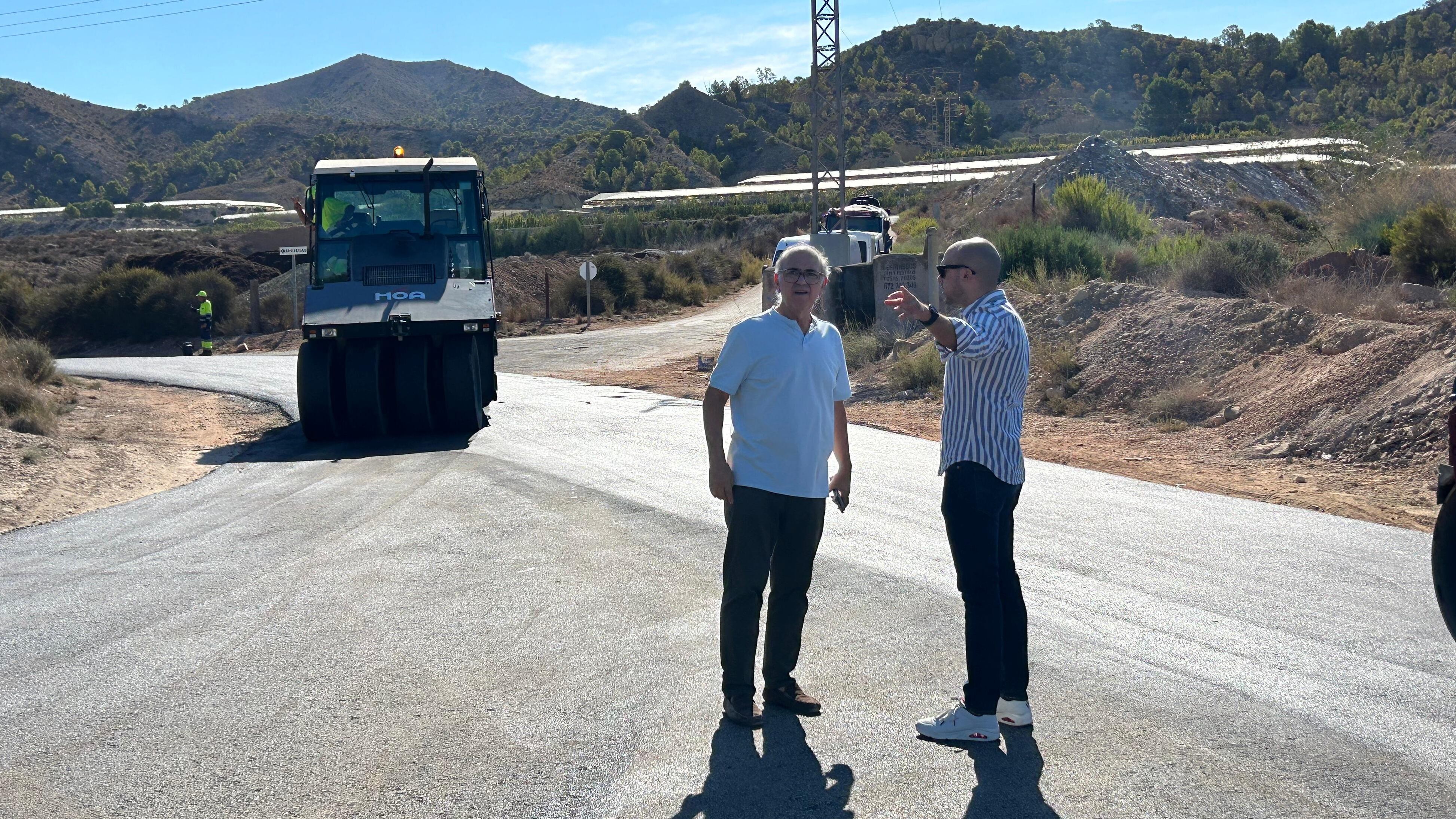 El concejal de Obras e Infraestructuras, Pascual Jesús Abad, ha visitado estos días en compañía de personal técnico municipal las obras.