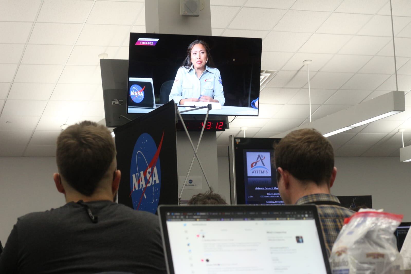 Interior de las instalaciones de la Nasa en el Centro Especial Kennedy durante el lanzamiento