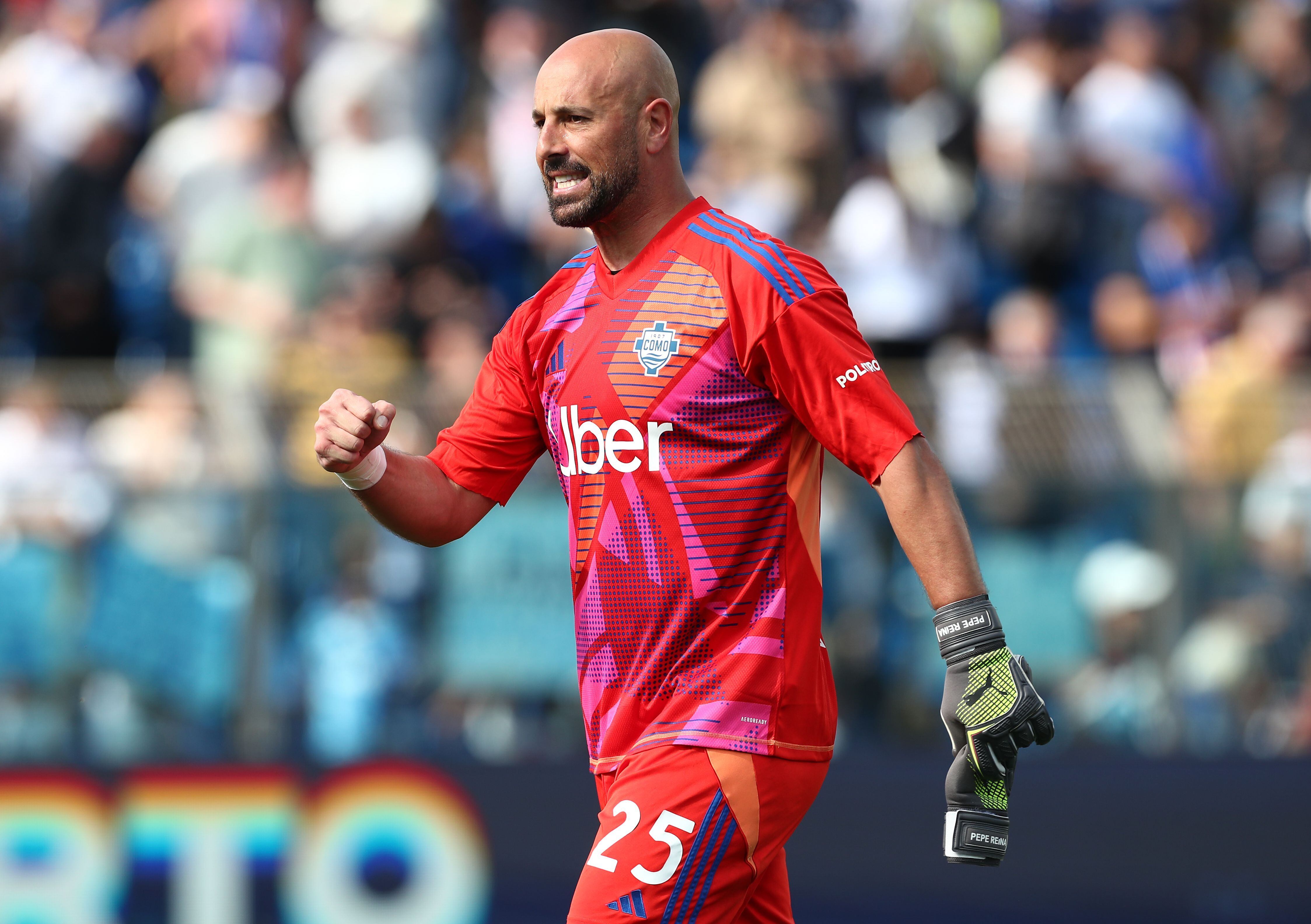Pepe Reina, durante uno de sus partidos con el Como 1907