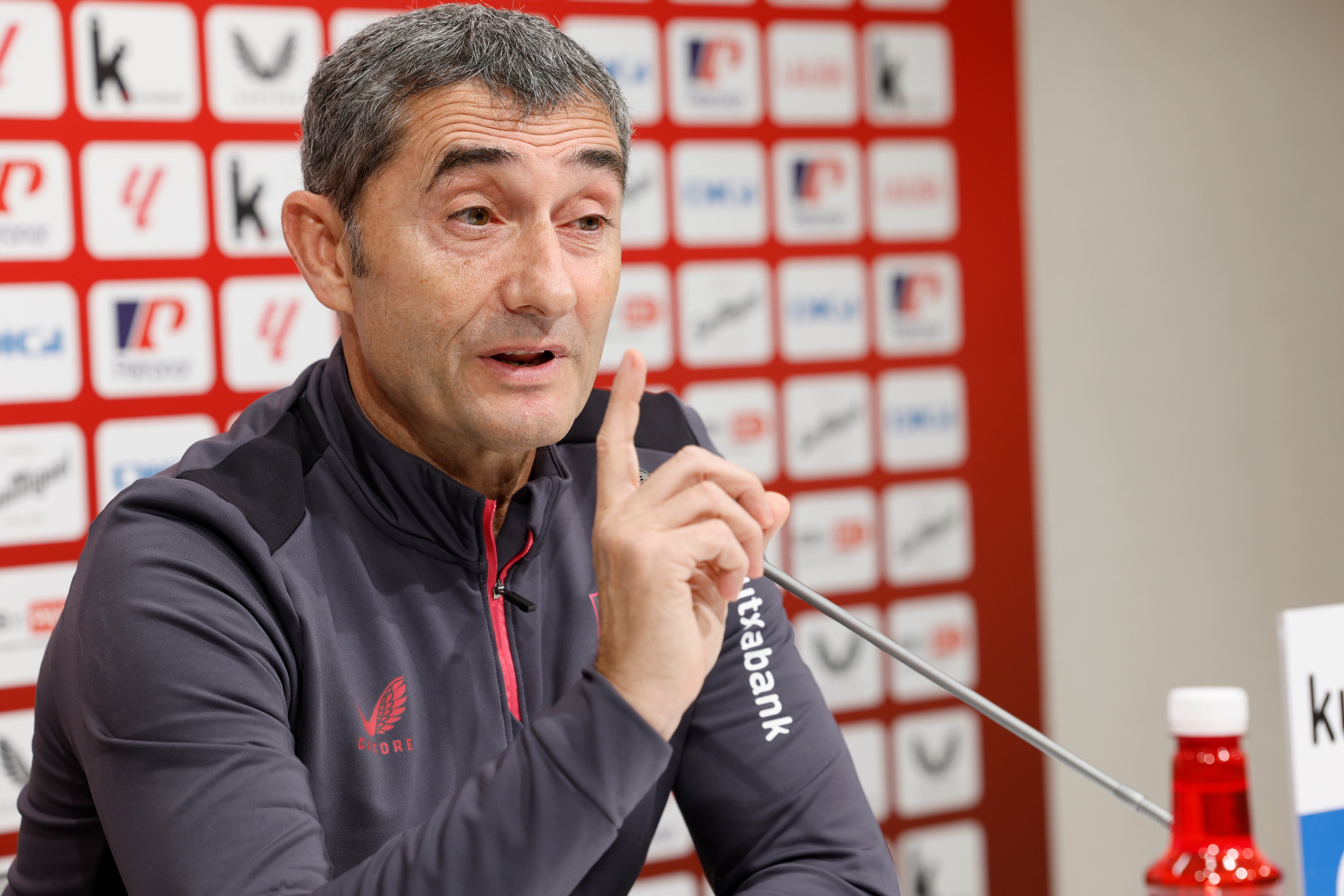 . LEZAMA (BIZKAIA)., 01/12/2023.- El entrenador del Athletic de Bilbao, Ernesto Valverde, ha ofrecido este viernes una rueda de prensa previa al partido liguero del próximo sábado ante el Rayo Vallecano en San Mamés. EFE/Miguel Toña
