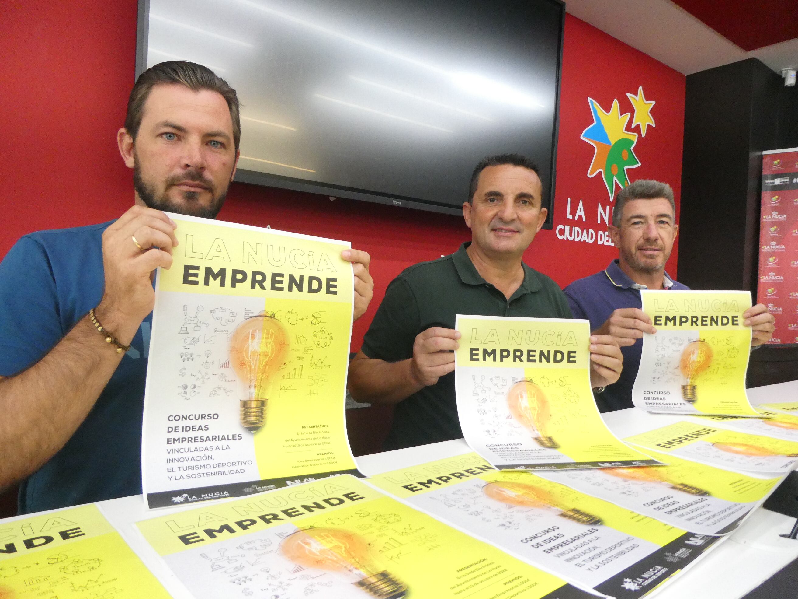 Juan Andrés Montiel, presidente de AECNU, Frederick J. Herweijer, concejal de Comercio y Bernabé Cano, alcalde de La Nucía en la presentación del &quot;I Concurso de Ideas Empresariales&quot;