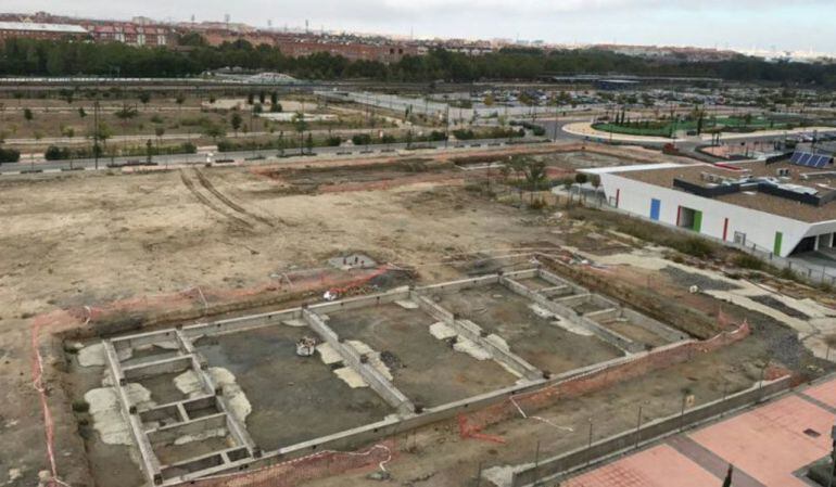 Imagen de las obras inacabadas en el colegio público Miguel de Cervantes de Getafe (Madrid).