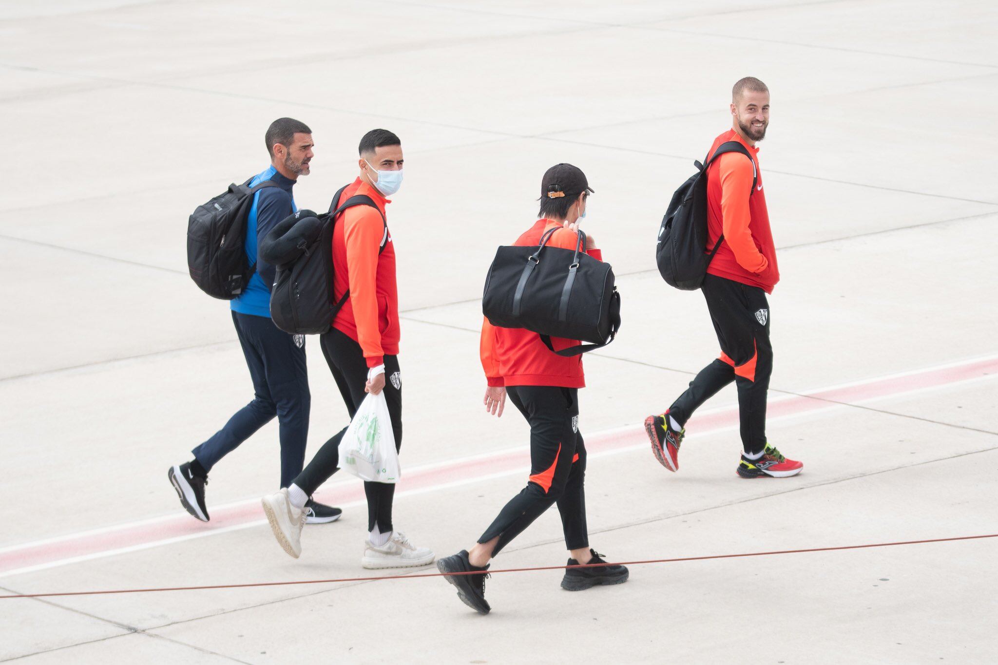 La expedición de la SD Huesca viajaba este viernes desde Zaragoza a Tenerife /Foto SD Huesca