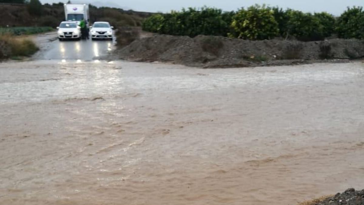 El PSOE de Lorca denuncia el aislamiento que sufren los vecinos de la Rambla de la Galera, en la Escarihuela