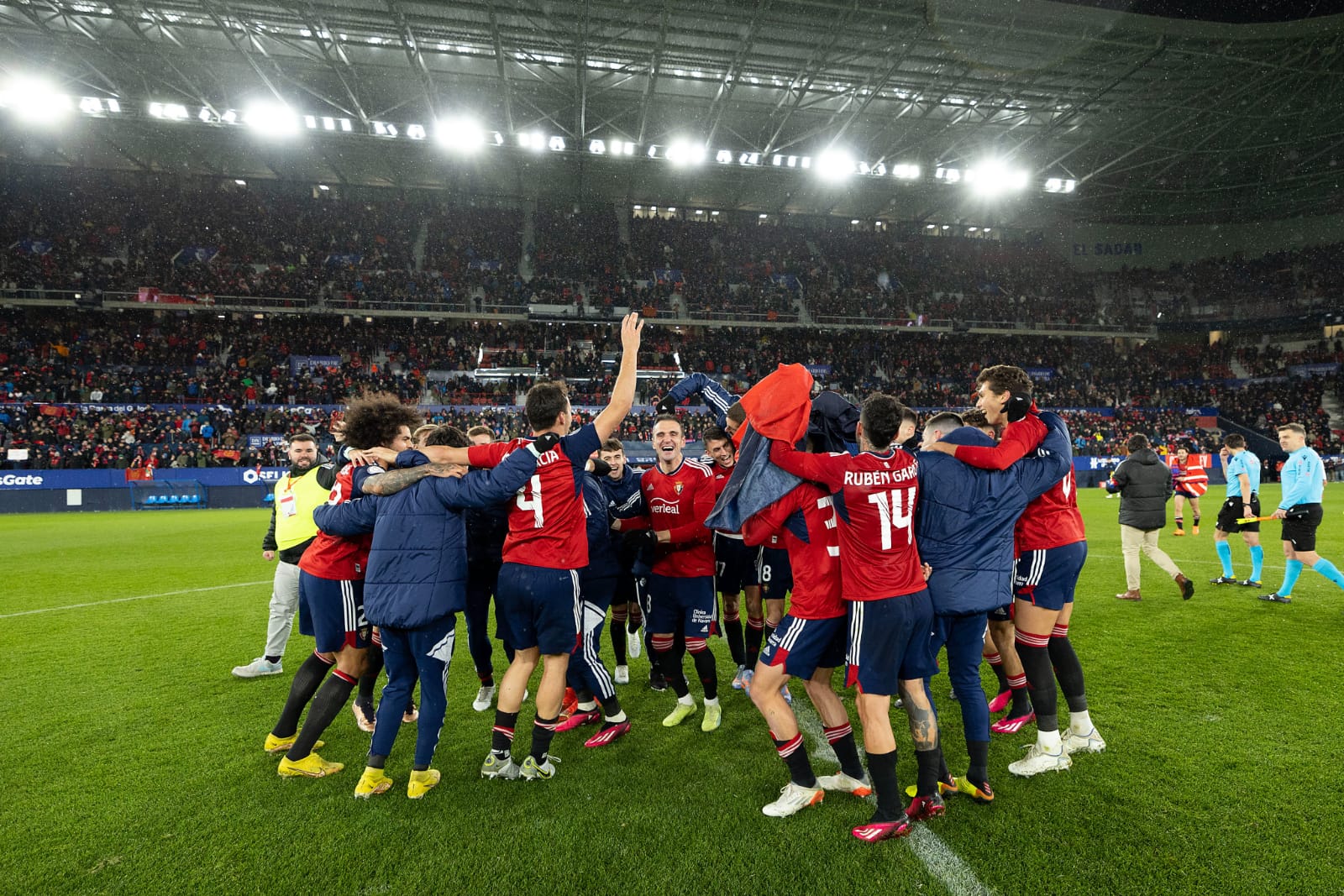 Osasuna celebra en el Sadar el pase a semifinales de la Copa del Rey