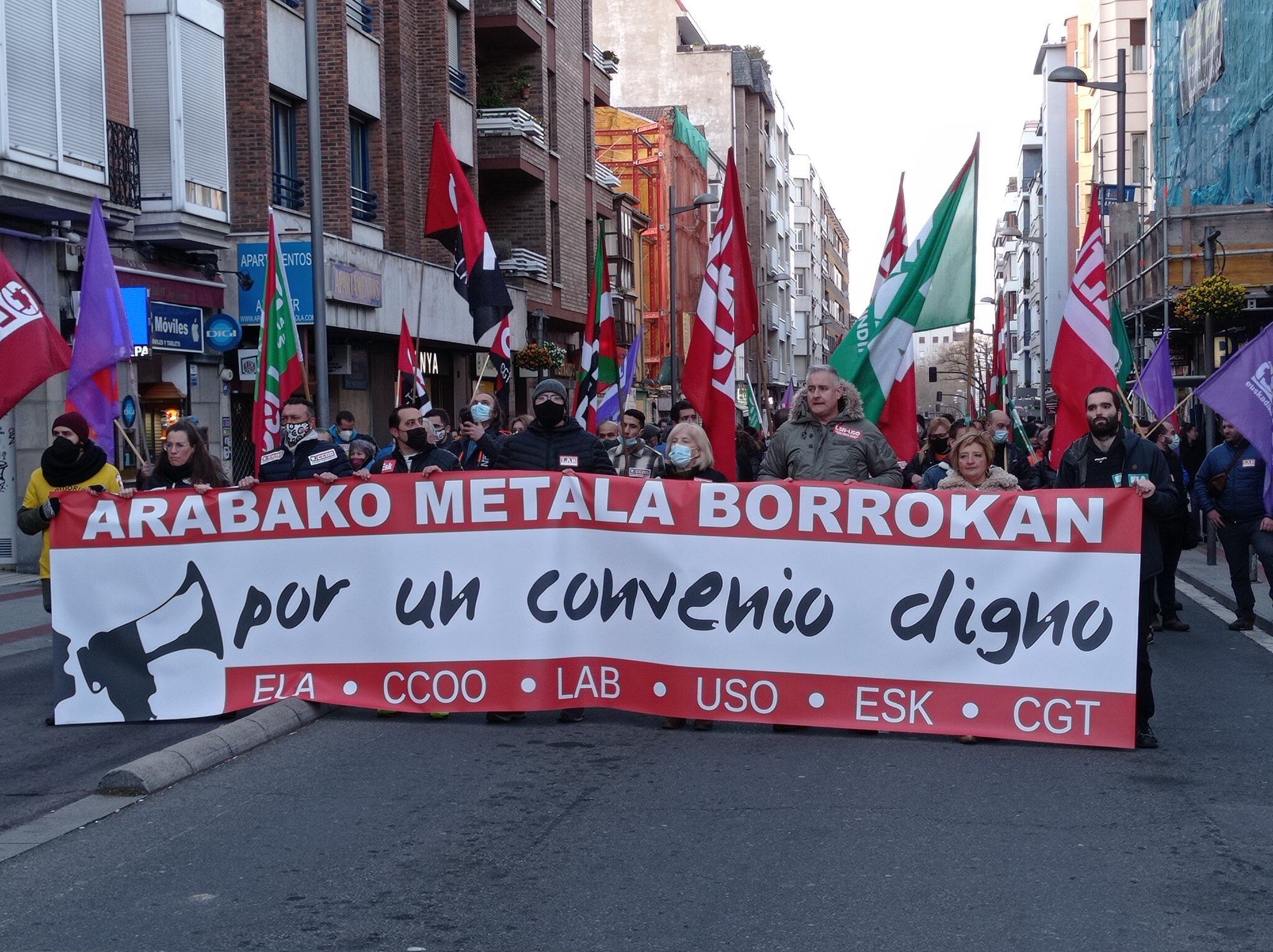 Los manifestantes han reivindicado un convenio digno para el metal alavés