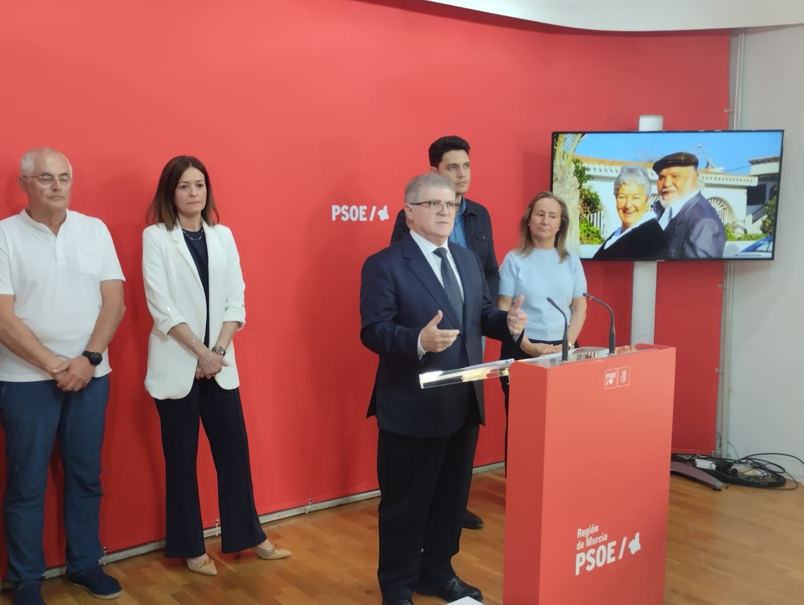 El PSOE atribuye a la &quot;enorme respuesta social&quot; la rectificación del Ayuntamiento de Alpedrete y considera &quot;decepcionante&quot; la actitud de López Miras