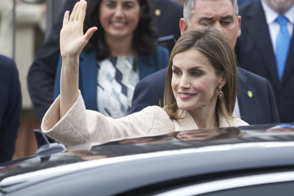 La Reina Letizia inaugura con las autoridades en la inauguración del curso de FP en Mondoñedo