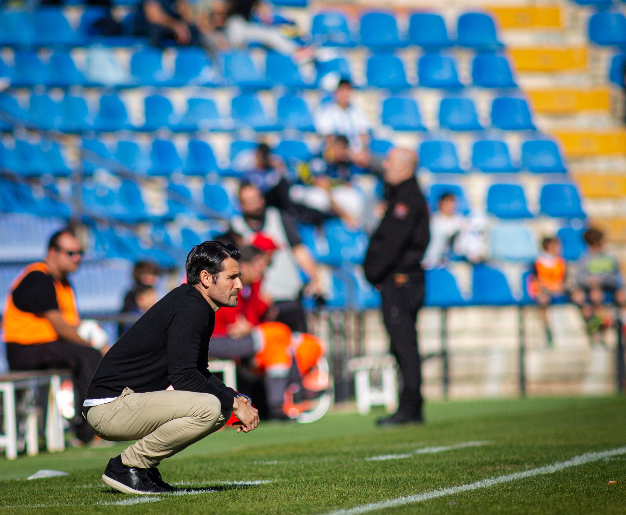 Lolo Escobar, entrenador del Hércules CF, en el Rico Pérez frente a Ibiza Pitusas