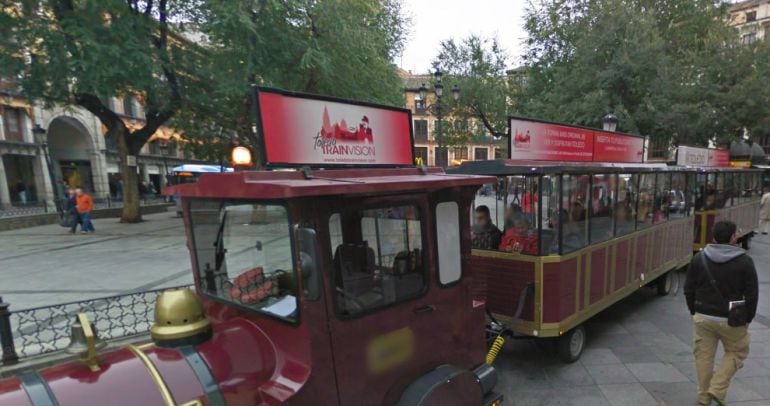 Tren turístico de Toledo, muy utilizado por los turistas.