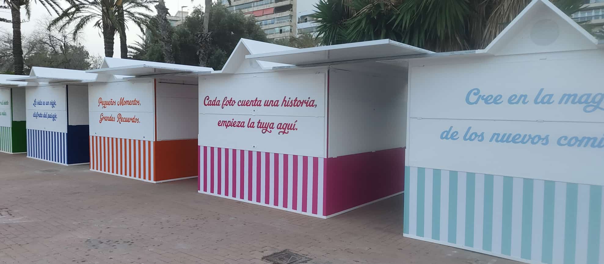 Los nuevos puestos de hippies en la Lonja del Puerto de Alicante