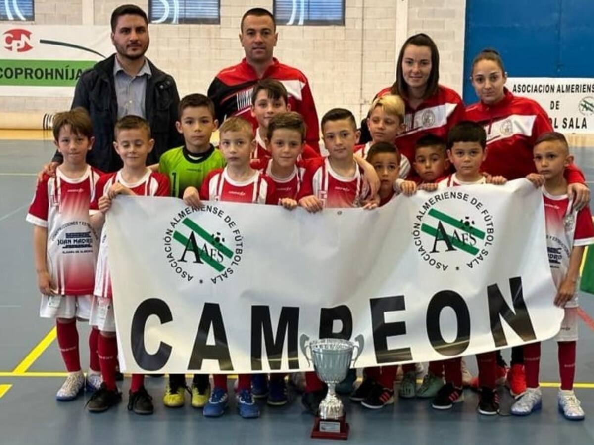 Los campeones de la AAFS reciben los premios de la Liga