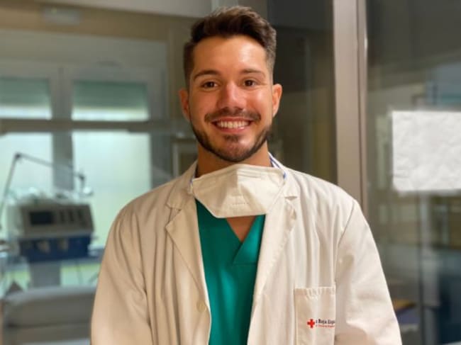 José Antonio Menéndez Peña, enfermero de UCI en el Virgen Macarena y en el hospital de la Cruz Roja de Sevilla