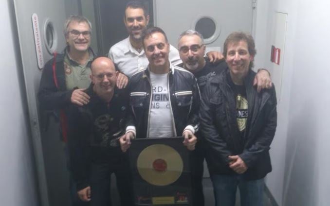 Imagen de archivo del Grupo Manacor, antes de un concierto, con Luis Margalejo en el centro, acompañado de los otros fundadores del grupo