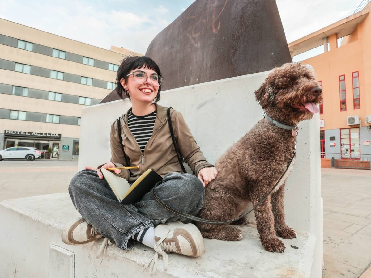 Aitana Vilar transforma sus habilidades con el dibujo en ayuda: ilustra mascotas para apoyar a damnificados por la DANA