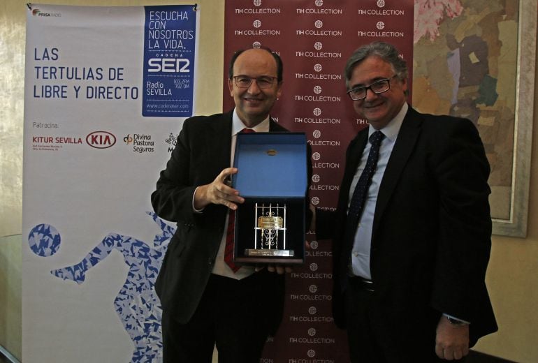 04/12/14  CADENA SER RADIO ENTREGA DEL PREMIO TERTULIA DE LA SER A PEPE CASTRO JOSE CASTRO PRESIDENTE DEL SEVILLA 