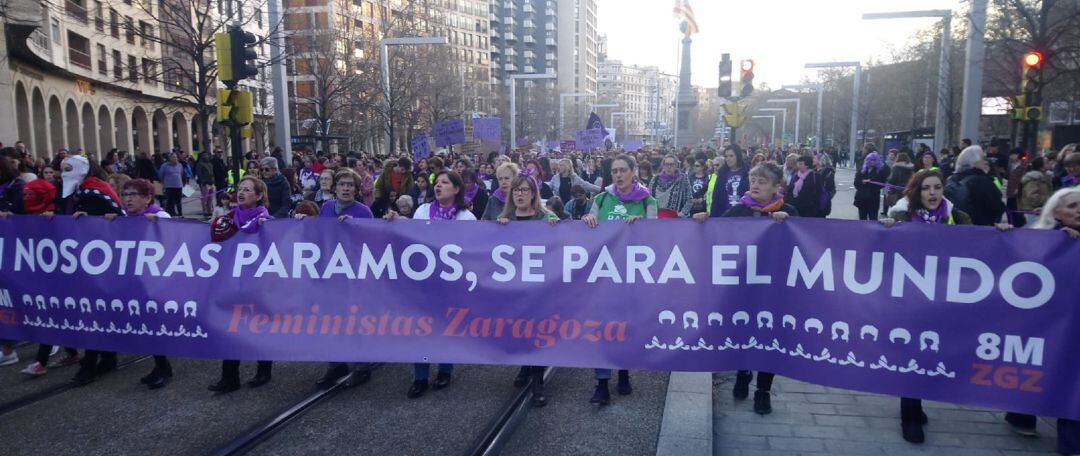 Multitudinaria manifestación del 8M en Zaragoza.