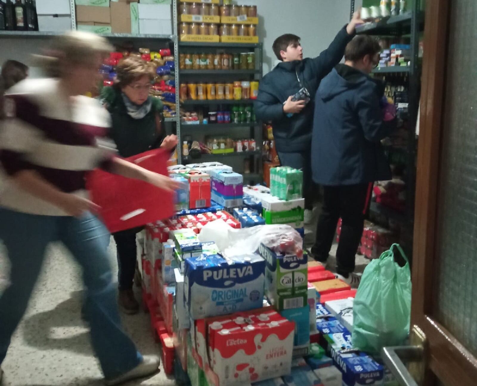 Una recogida de alimentos y productos de primera necesidad anterior de la Agrupación Arciprestal de Cofradías de Baeza