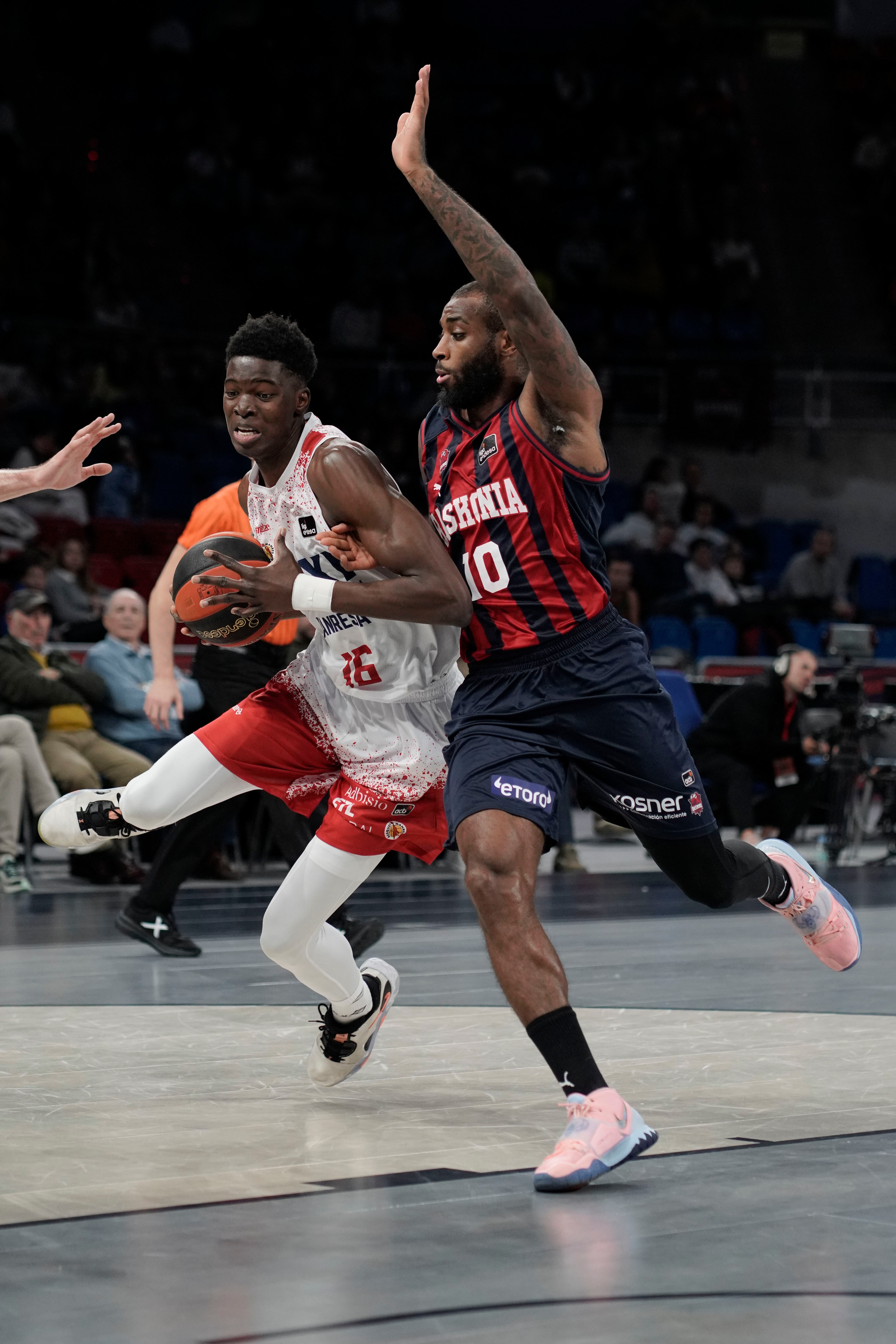 Victoria ante el Manresa.