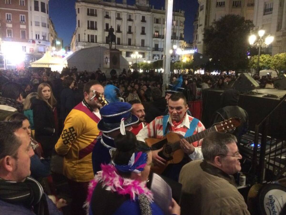 Comienza el carnaval en la calle con el pregón de Carmen García "La Koski"