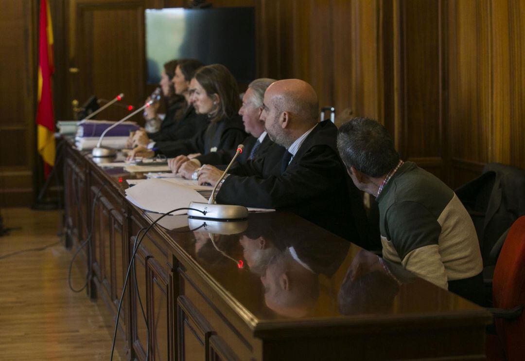 Juicio con jurado en Sevilla a un hombre acusado de matar a su exmujer y herir a una prima en junio de 2017 en Sevilla