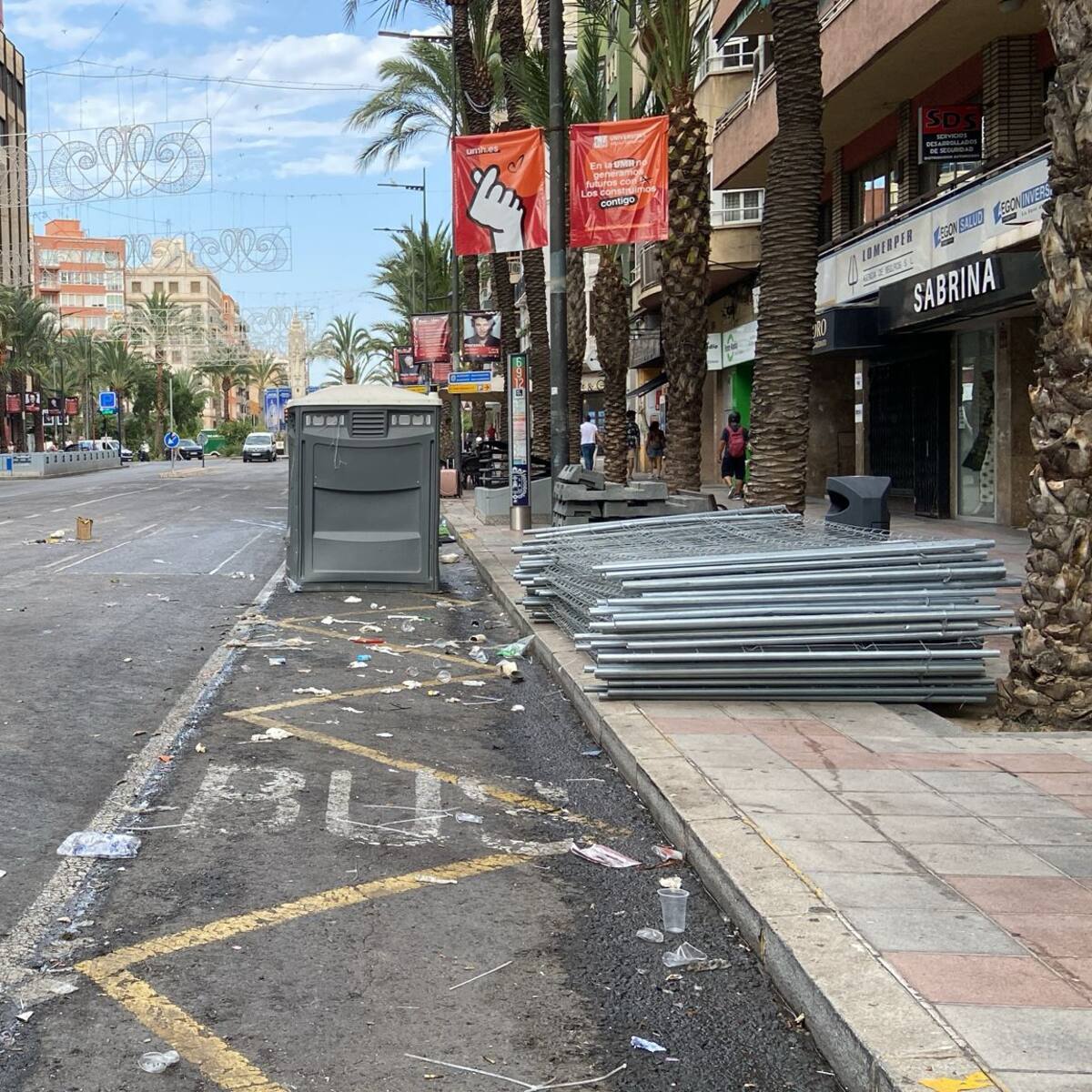 Alicante queda limpia de 664 toneladas de ceniza de las hogueras y barracas, pero con una portada sin Cremá
