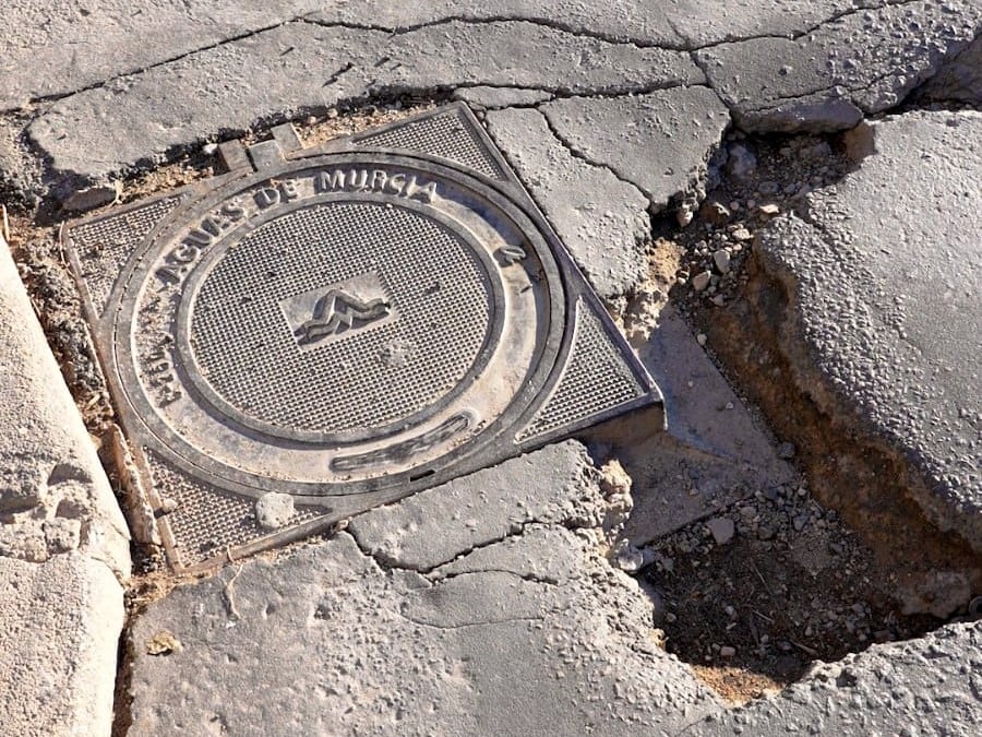 Desperfectos en la carretera de Alcantarilla