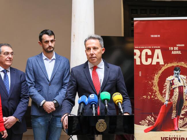 Fulgencio Gil, alcalde de Lorca, durante la presentación de la corrida de toros del sábado de Gloria