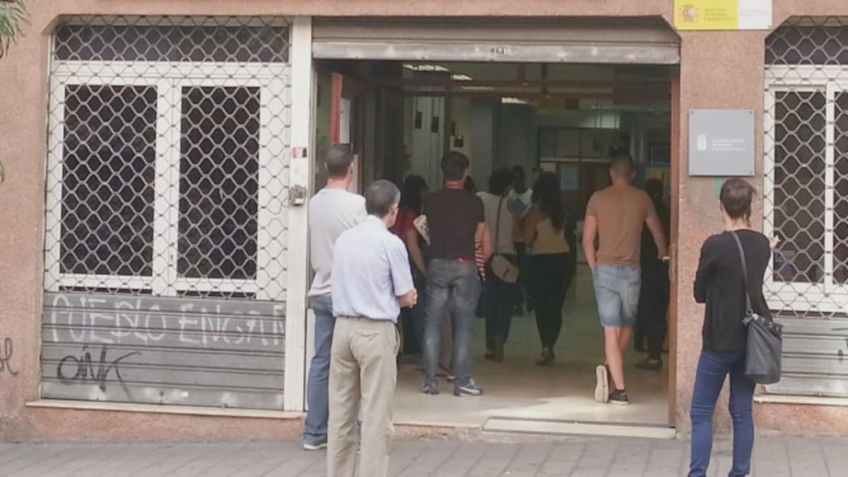 Baja el paro en Canarias en 21.600 personas en el último trimestre de 2013