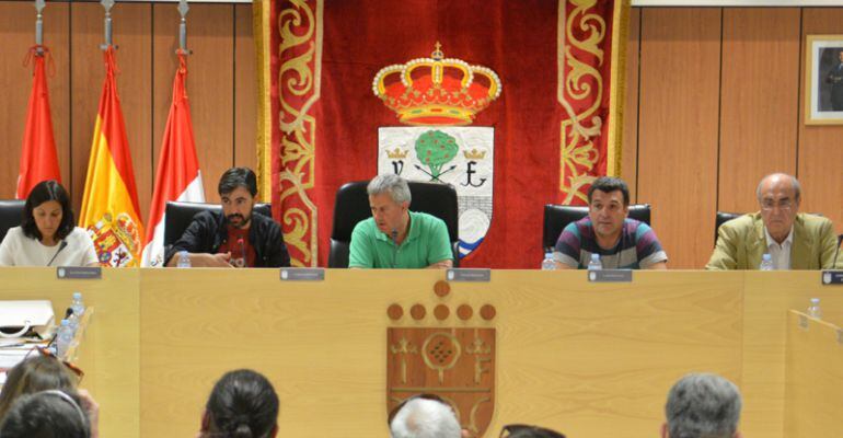 El alcalde, Narciso Romero junto a sus socios del gobierno tripartito de izquierdas de Sanse