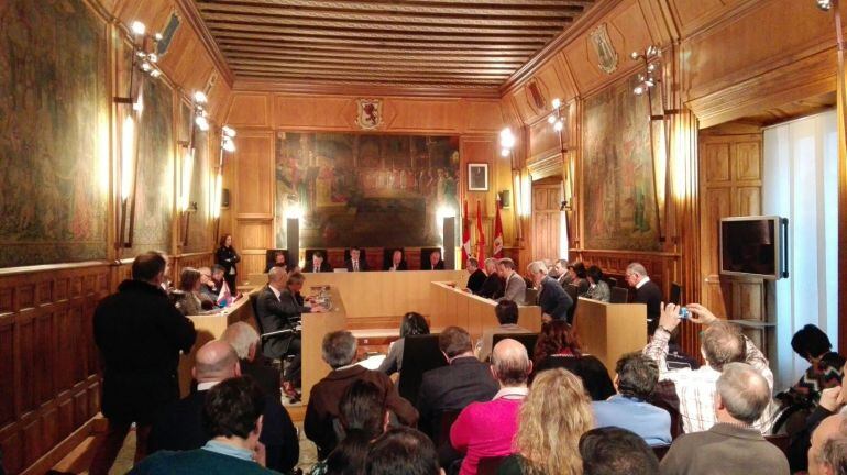 Celebración del pleno en la Diputación de León