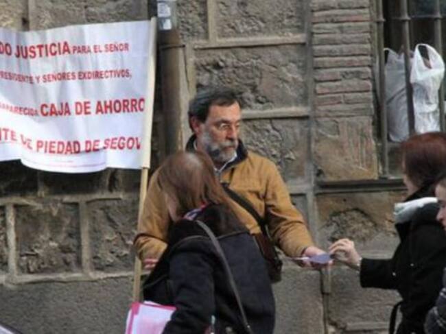 Damián Sanz durante sus protestas frente al juzgado de Segovia por el caso de las prejubilaciones de Caja Segovia