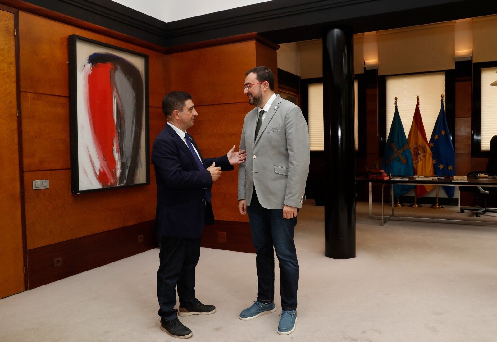 Reunión del presidente de la Diputación de Jaén, Francisco Reyes, con el presidente de Asturias, Adrián Barbón.