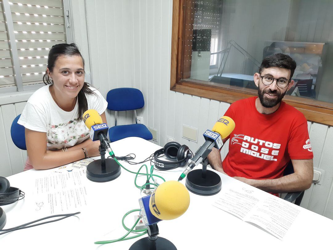 Macarena Sánchez y Alfonso Gea en los estudios de Radio Linares