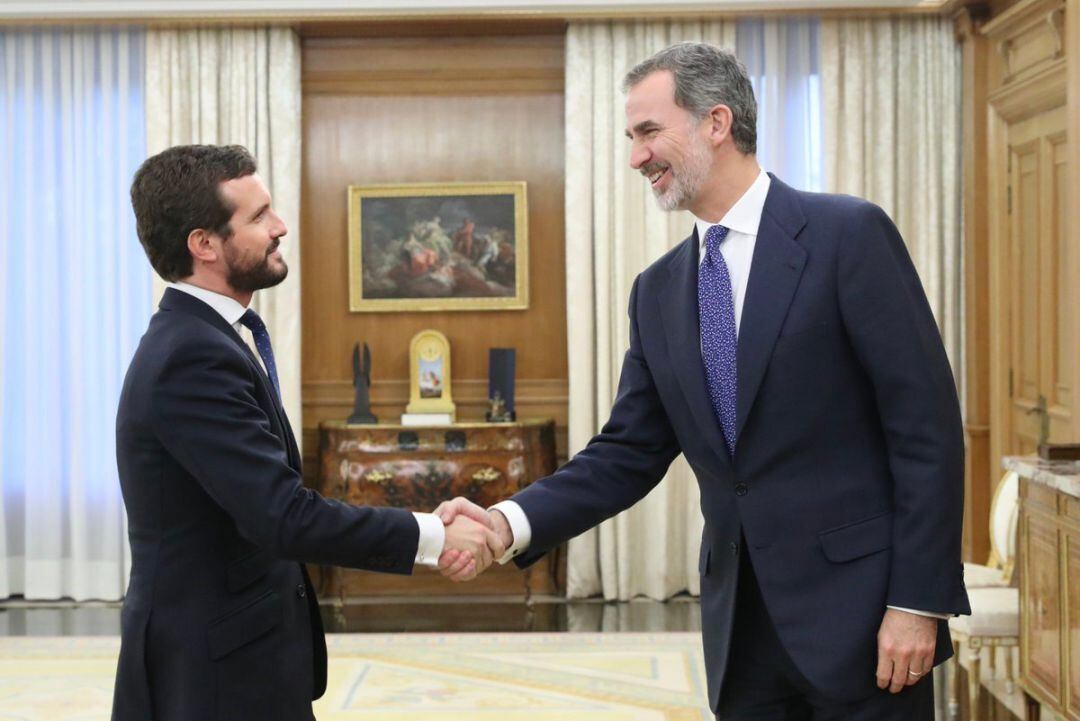 El rey Felipe VI recibe en audiencia al presidente del PP, Pablo Casado.