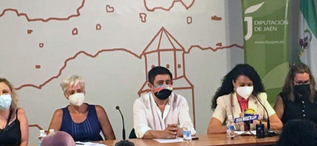 Mesa redonda sobre violencia de género organizada por el Ayuntamiento de Bedmar y Garcíez.