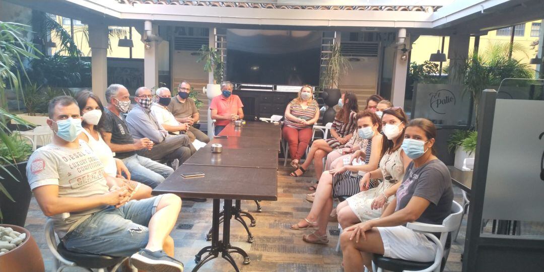 Reunión mantenida, esta semana, entre comercios, hostelería, despachos y vecinos de la calle Marqués de Campo.